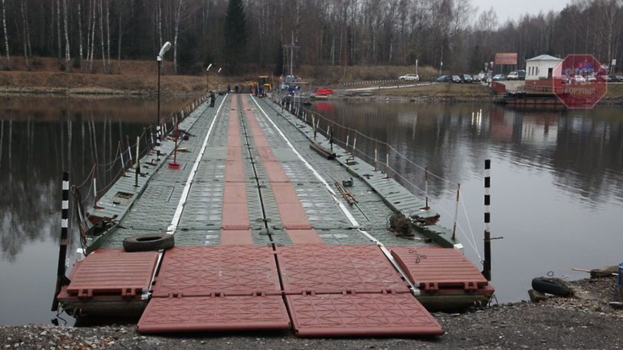 В 4 км от Украины через реку Припять развернули понтонный мост