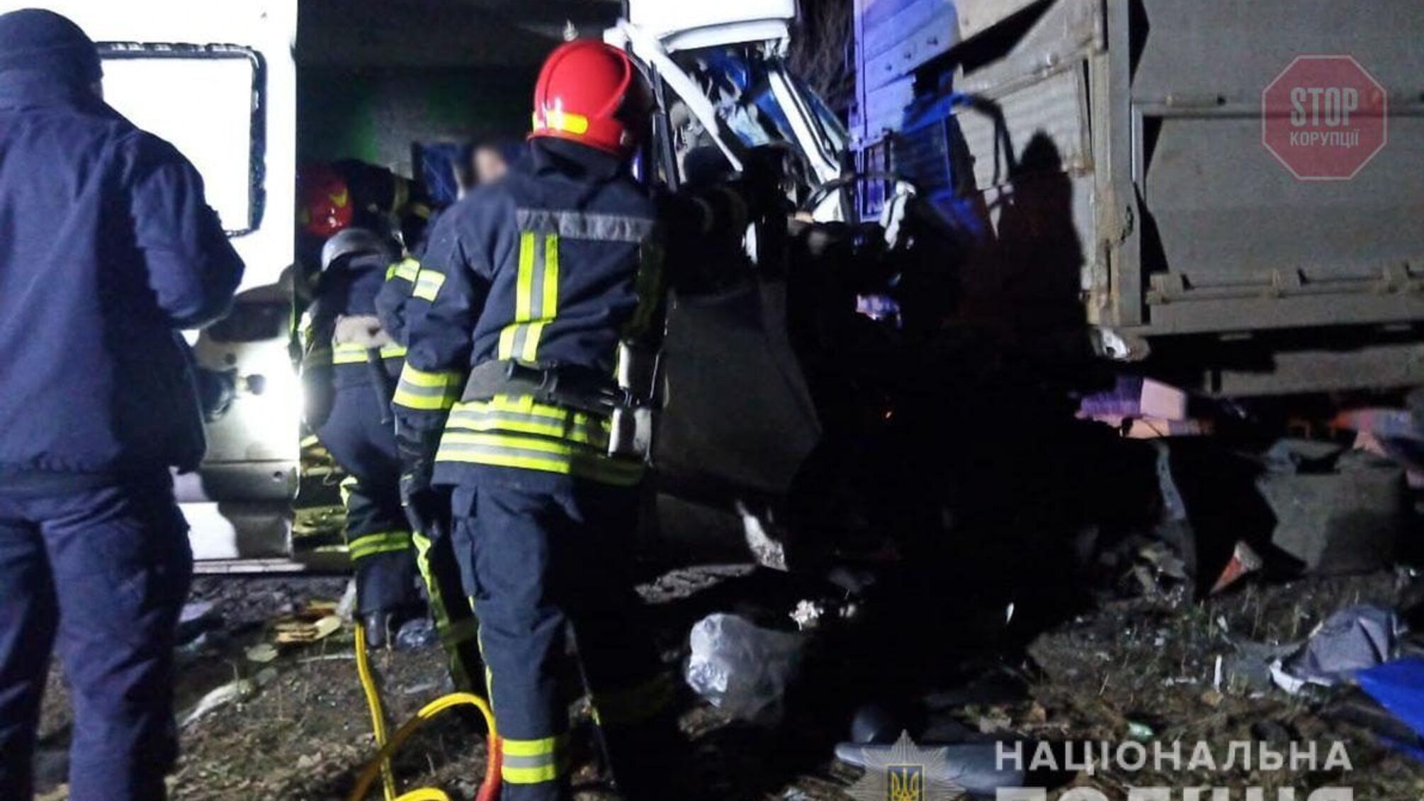 На Донеччині сталася масштабна ДТП, загинули 4 людини (фото)