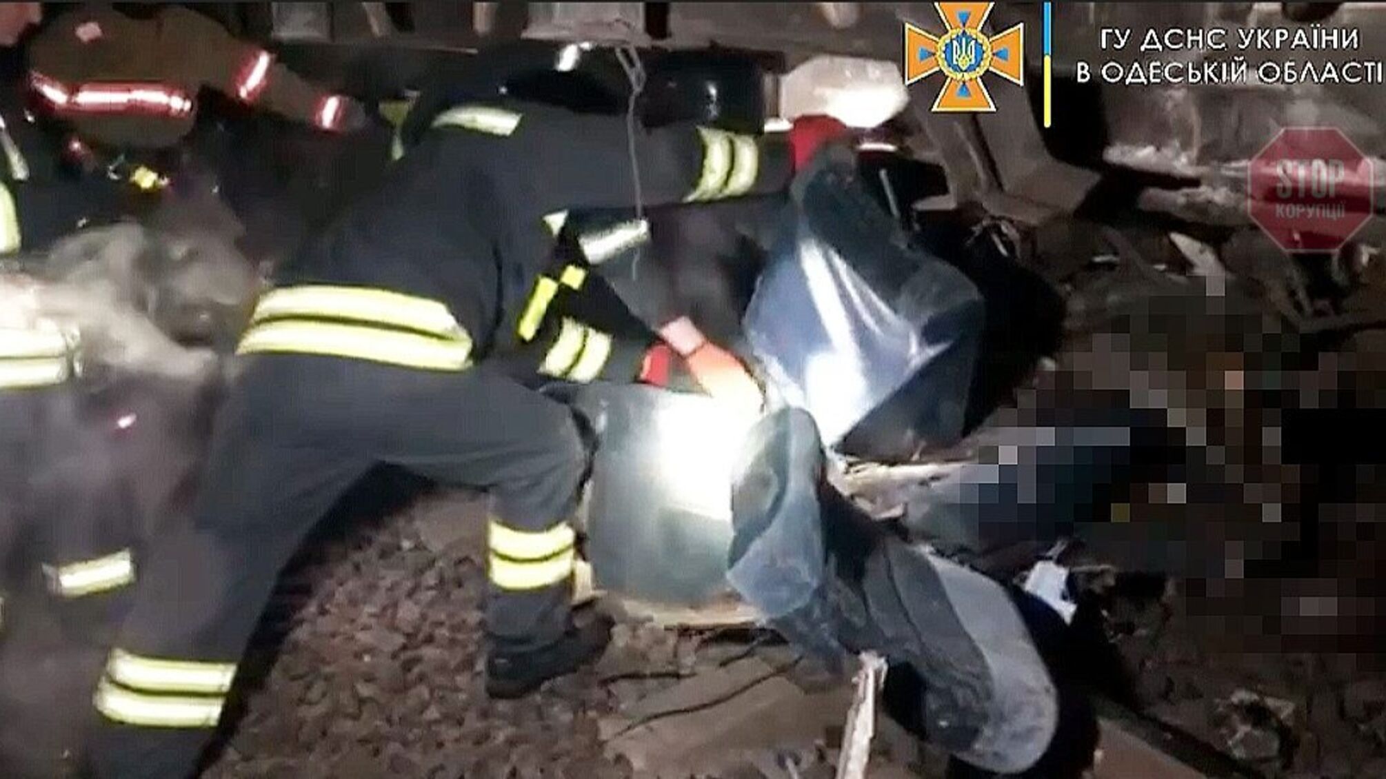 На Одещині потяг розчавив автівку, є загиблі (фото)