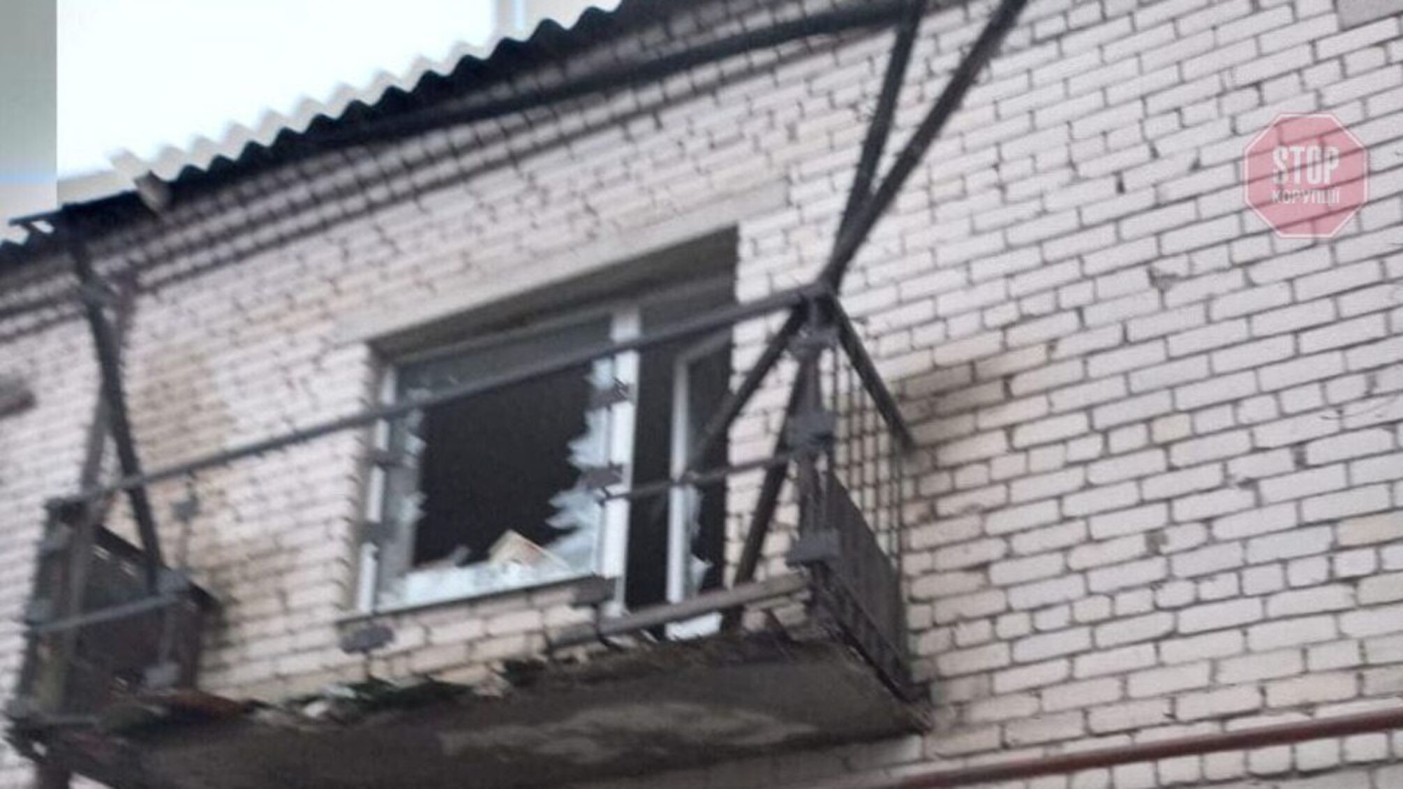 Российские боевики обстреливают Луганщину из 'Градов', есть поврежденные дома