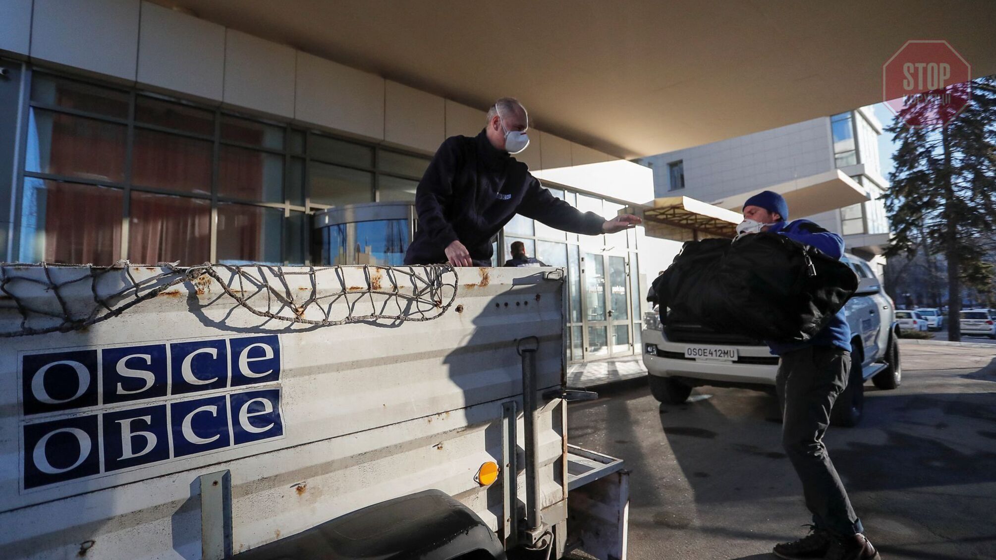 Reuters: Наблюдатели ОБСЕ уезжают из оккупированного Донецка