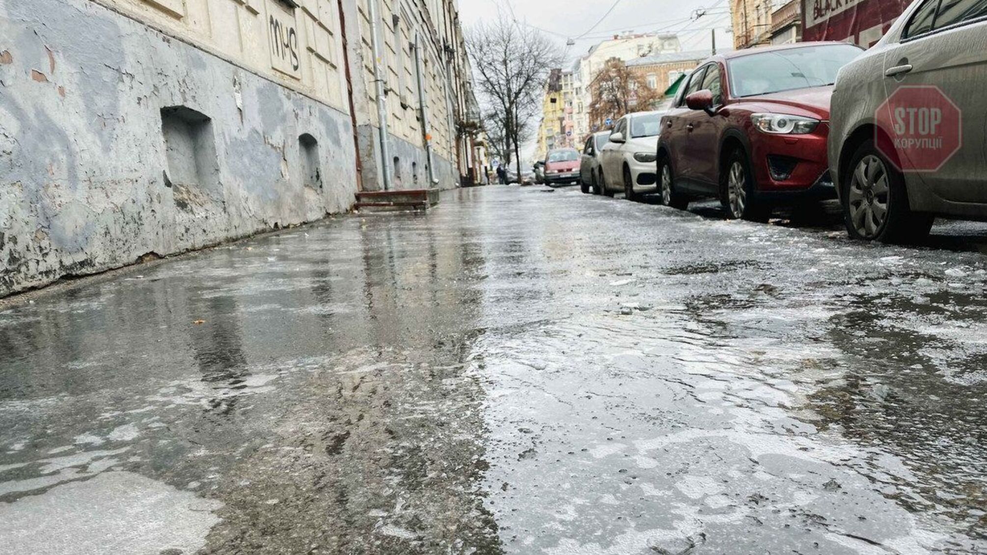 Спасатели предупреждают о гололедице и сильном ветре