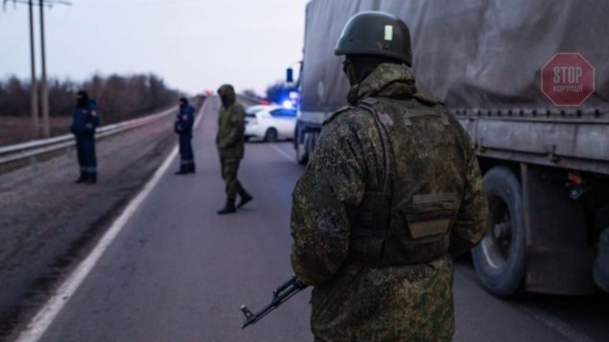 Возле Конотопа танкисты РФ ходят с канистрами и пытаются купить горючее