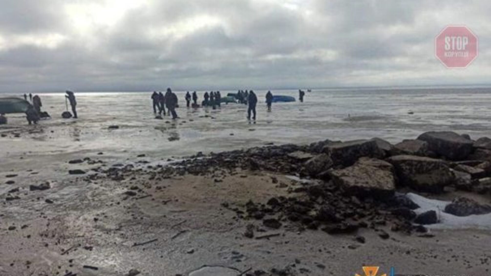 В Черкасской области чуть не утонули одновременно почти 200 рыбаков