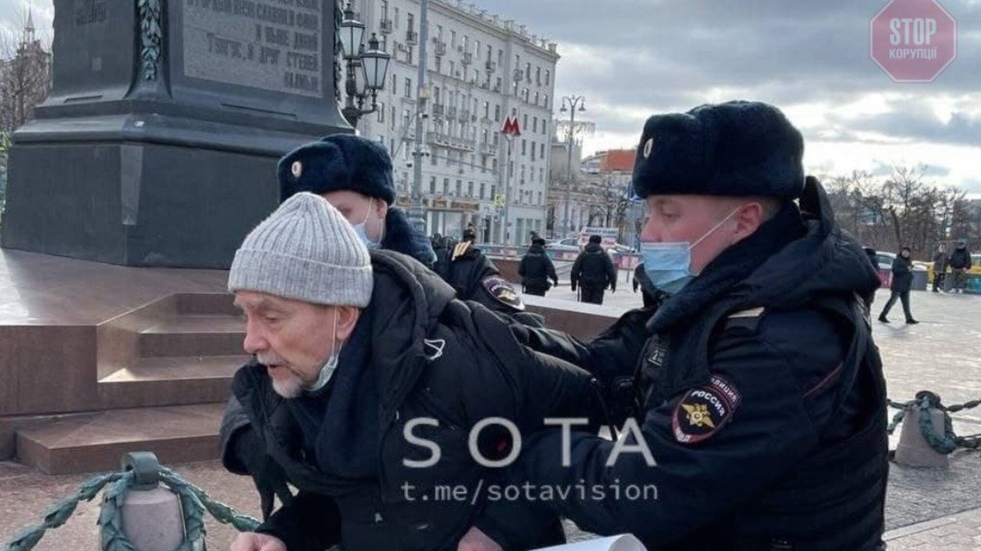 В России три человека вышли с одиночными пикетами против войны с Украиной