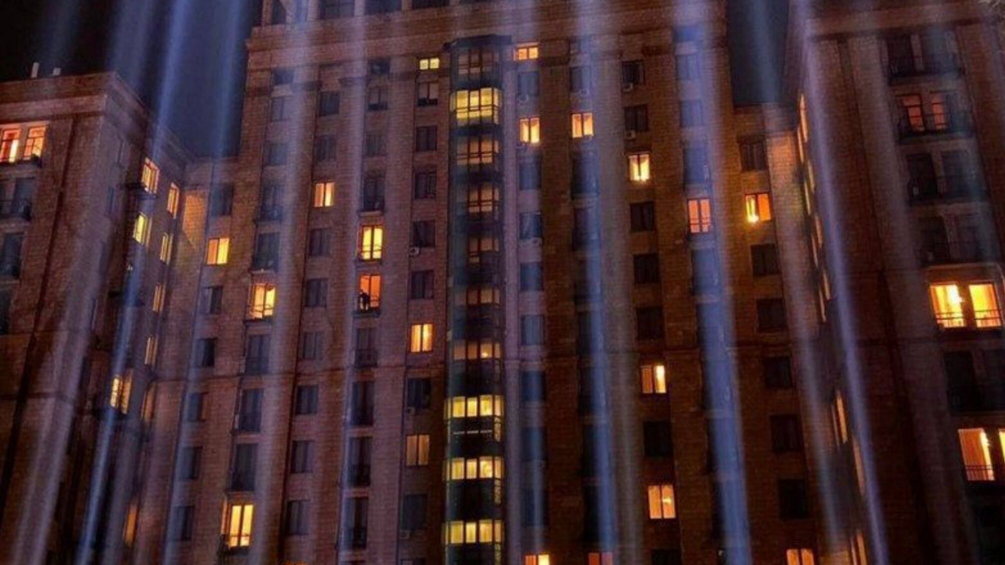 В Киеве зажглись 100 лучей в честь Небесной сотни