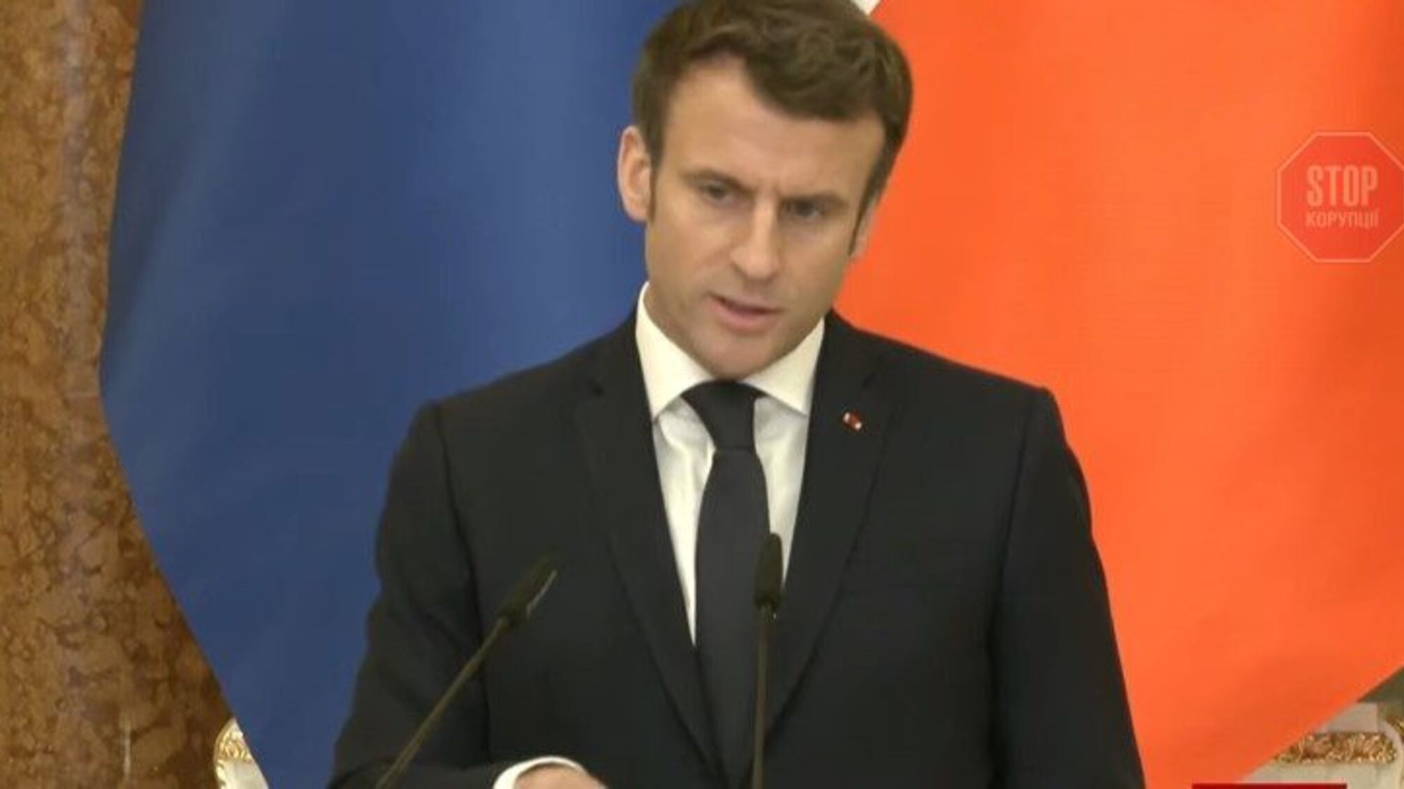 Макрон: Путин настаивает на том, что единственный путь к миру — это Минские соглашения