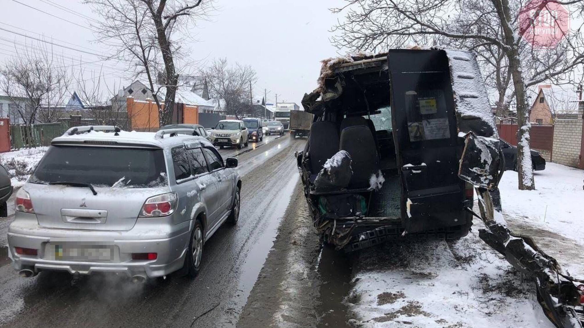 У Дніпрі маршрутка з пасажирами потрапила у ДТП: є загиблі (фото)
