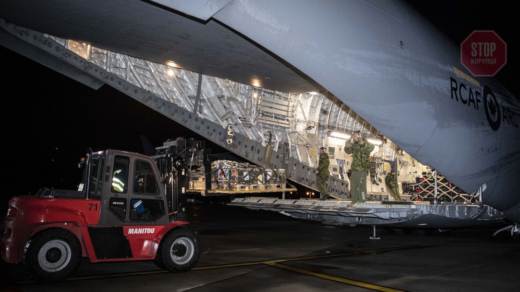 В Украину прилетел второй самолет с военной помощью от Канады