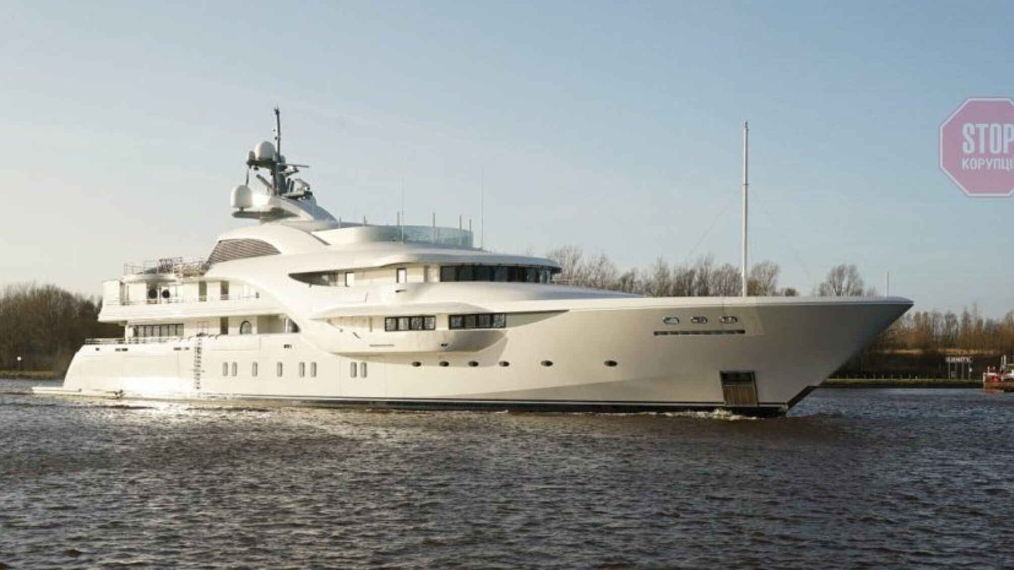 “Втеча через страх”: розкішну яхту Путіна екстрено евакуювали з порту Гамбурга 