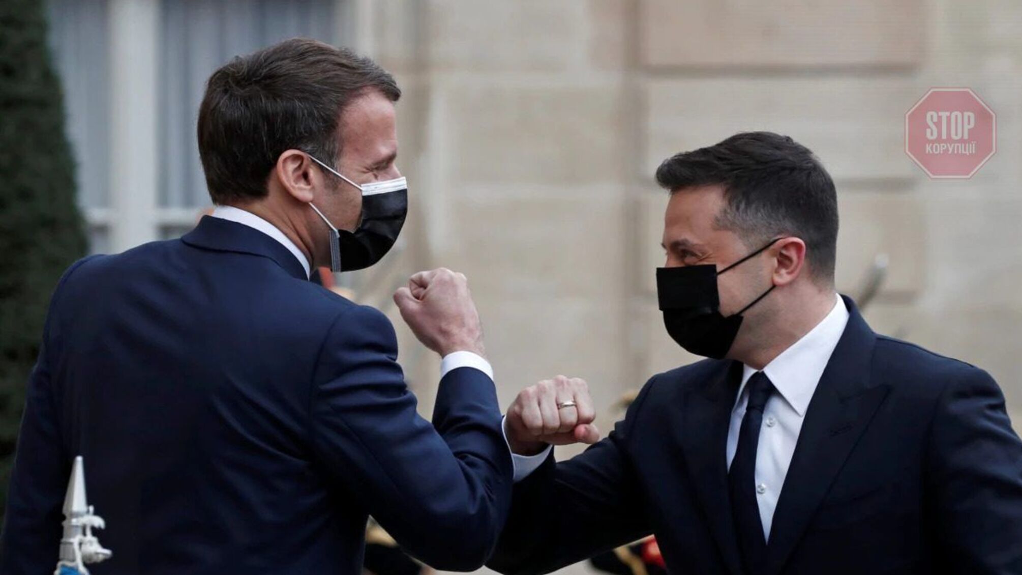 Зеленський провів термінову розмову з Макроном: що відомо