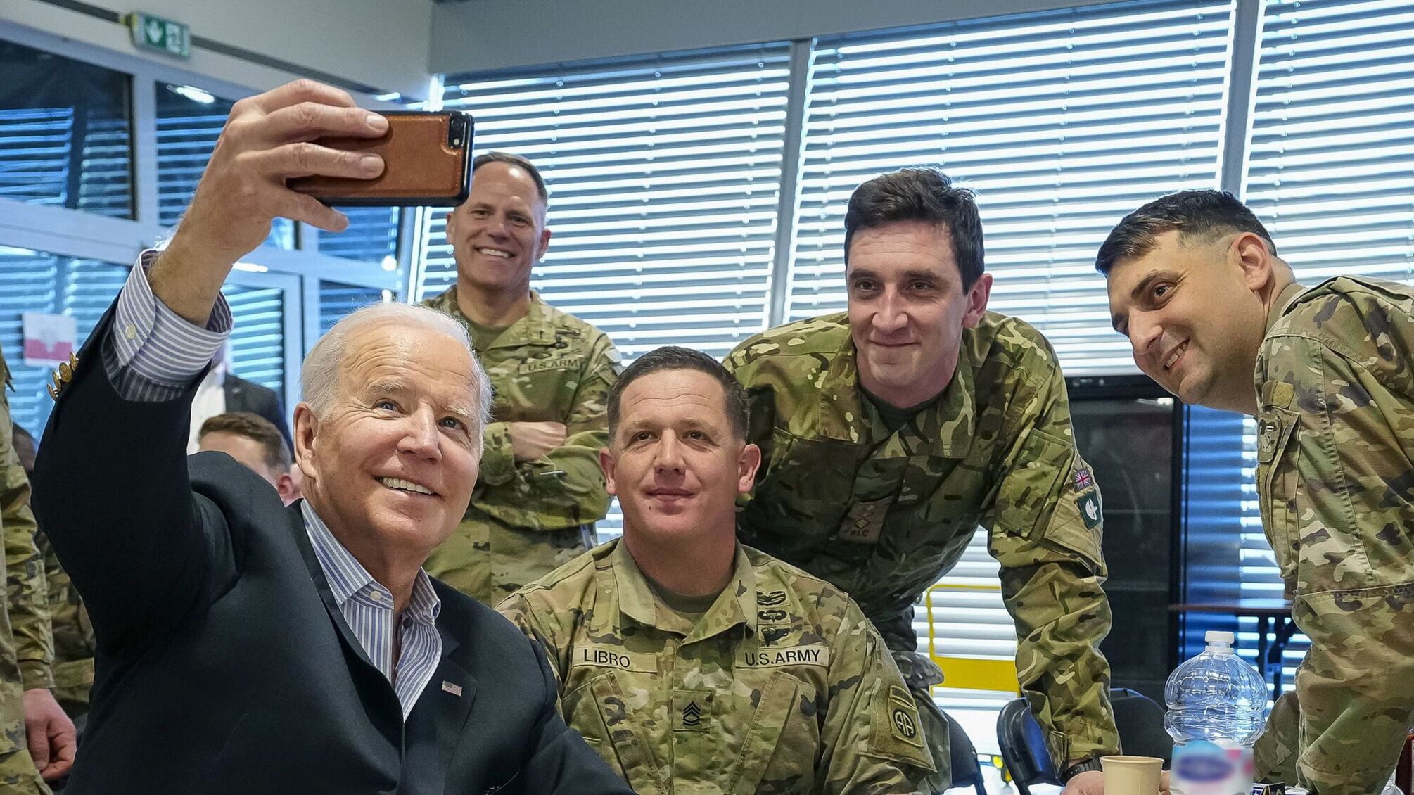 Байден: спершу - піца з американцями, потім - зустріч з польським президентом