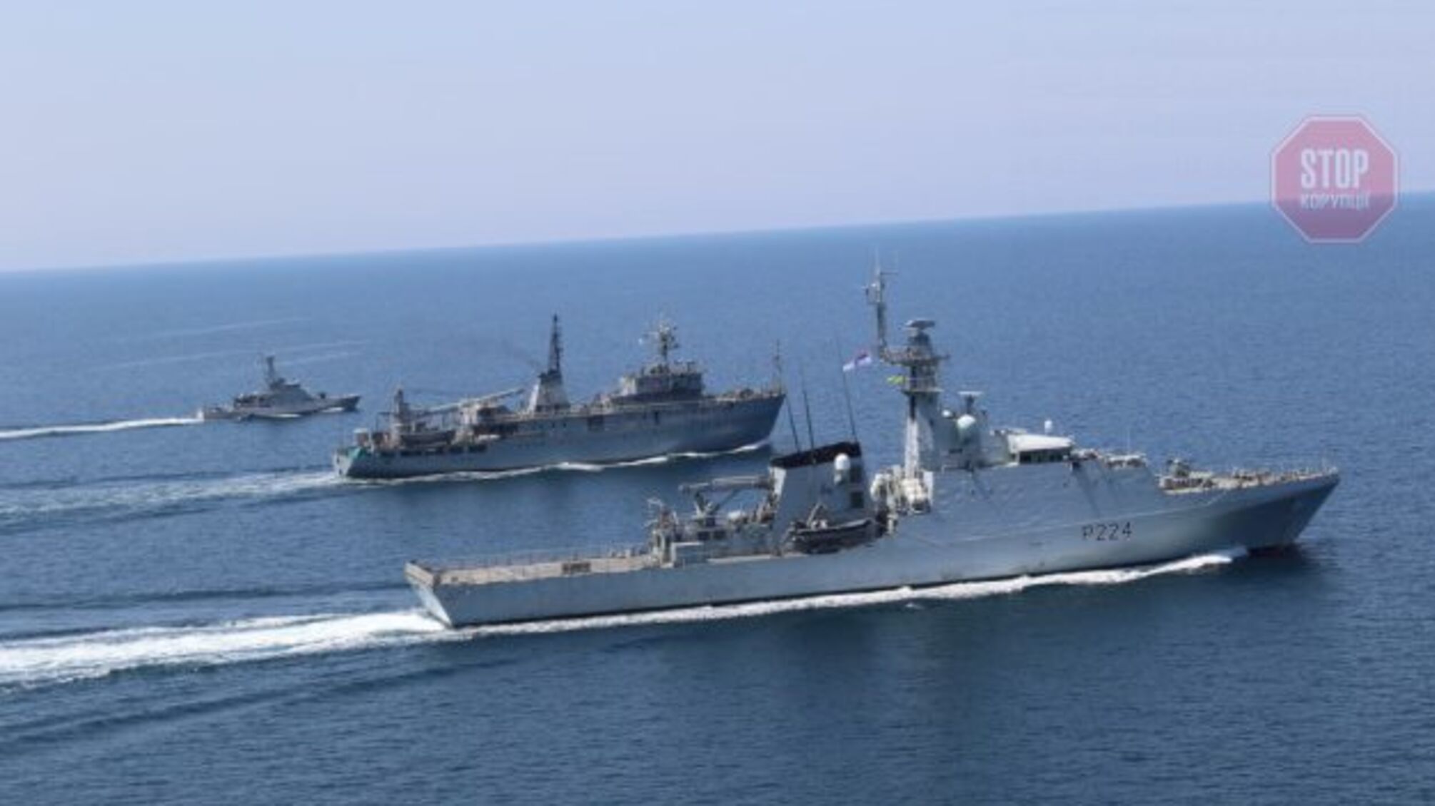ВМС: У Чорному морі росіяни хочуть використати цивільний корабель як живий щит 