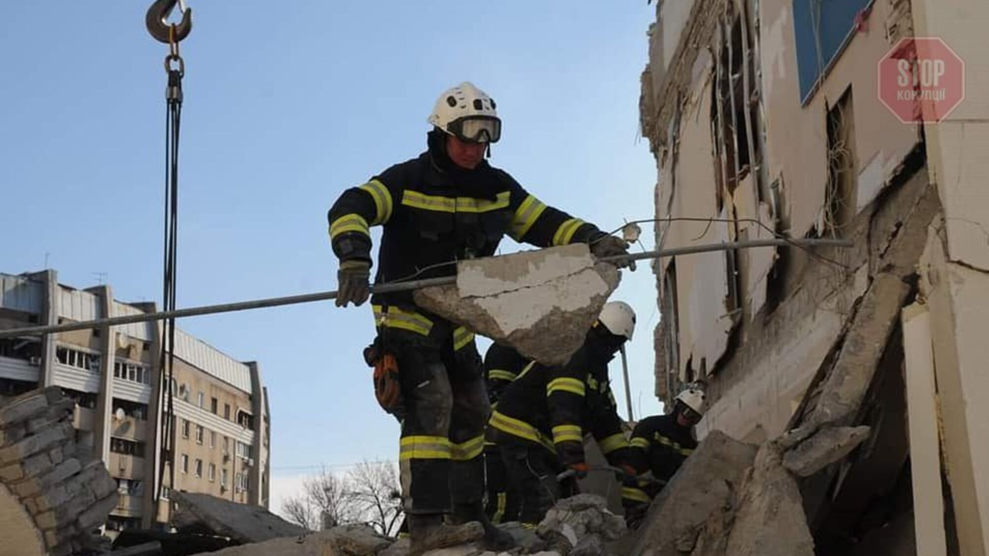 На Харьковщине спасатели спасли из-под завалов 4 человека