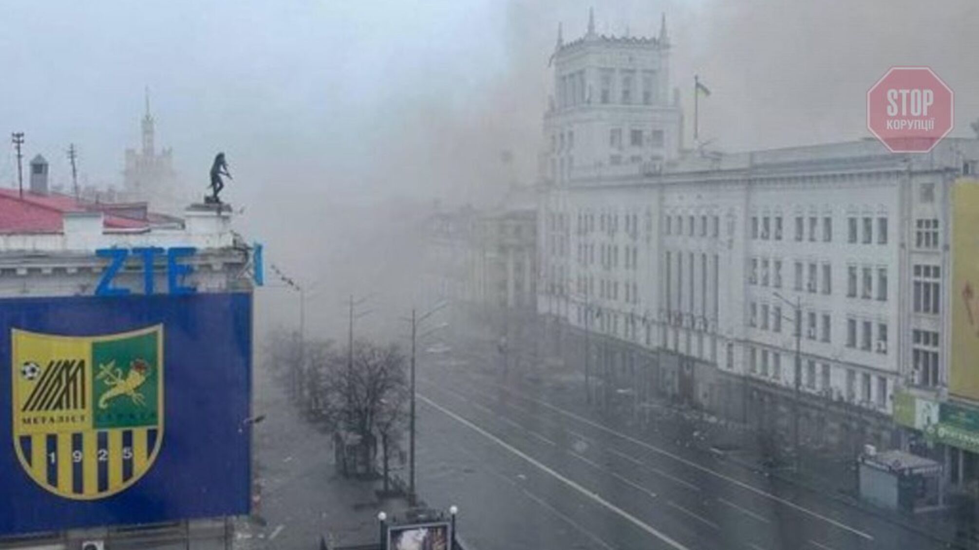 Россияне снова обстреляли здание Харьковского городского совета