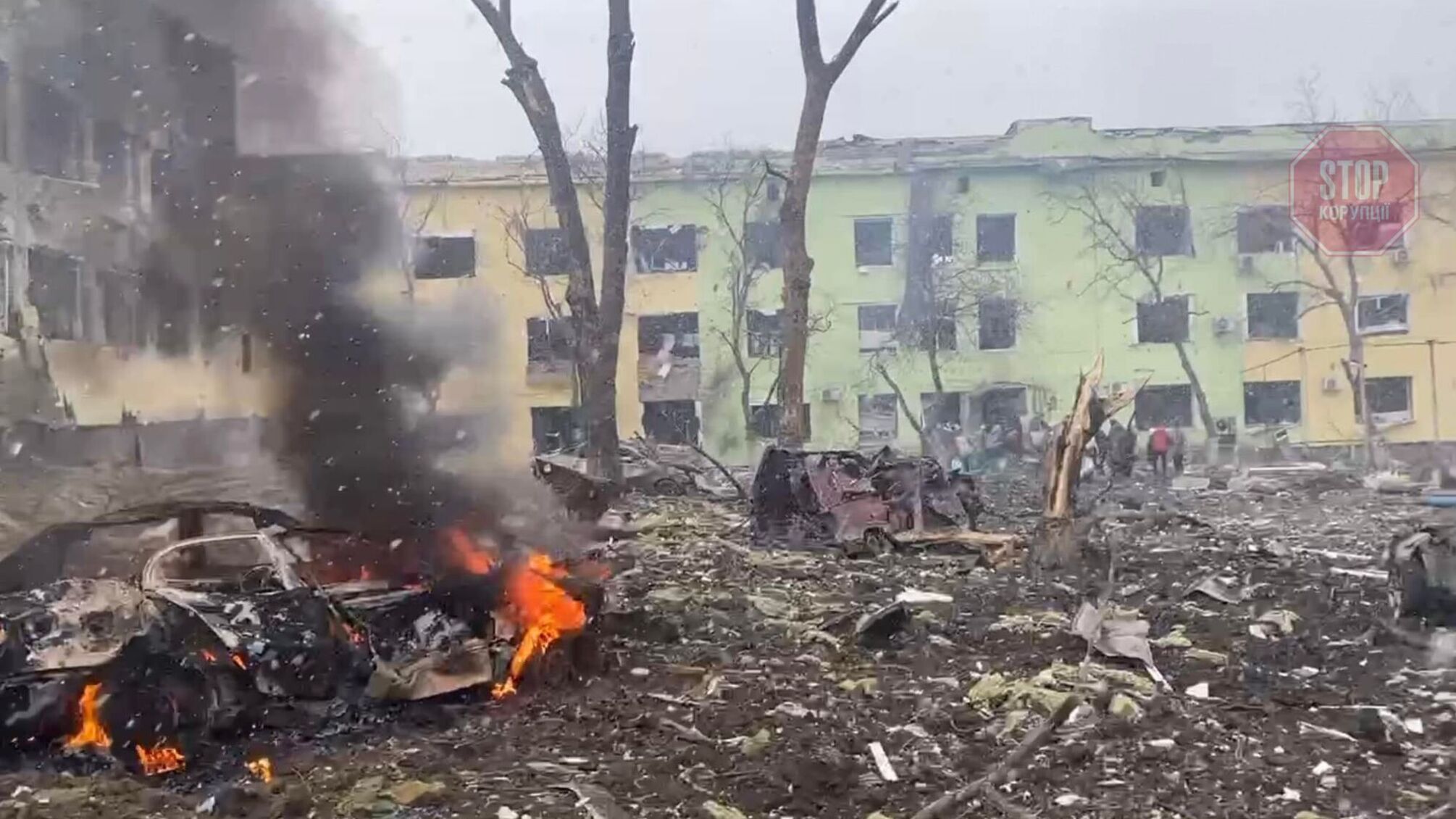 У Маріуполі росіяни здійснили авіаудар по лікарні та пологовому будинку (відео)