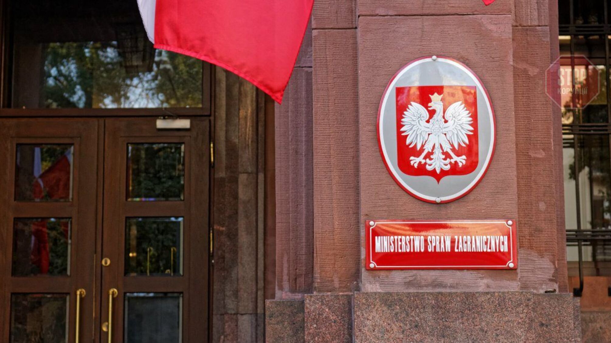 Польша подозревает 45 дипломатов рф в шпионаже