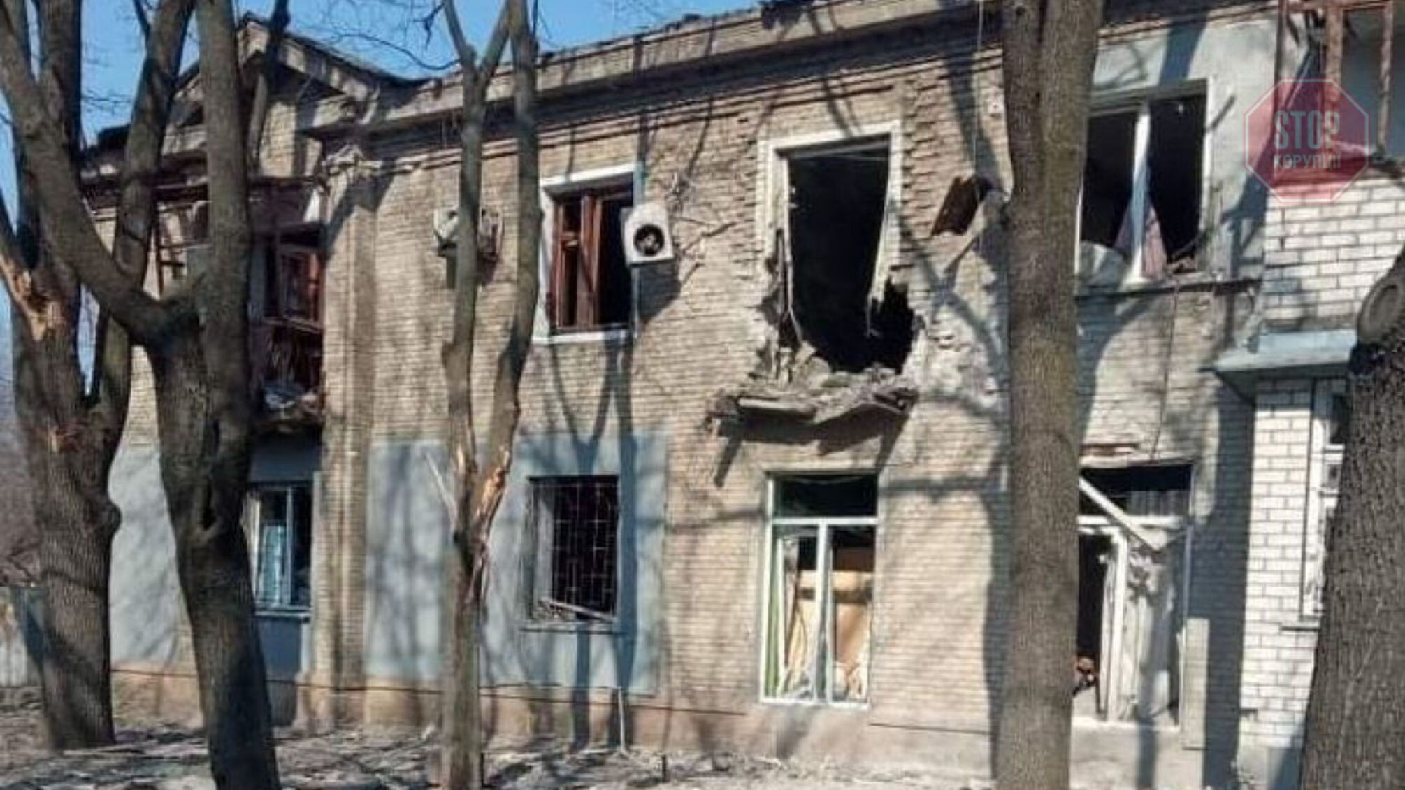В Луганской области оккупанты обстреляли школу и станцию скорой помощи