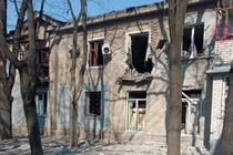 На Луганщині окупанти обстріляли школу і станцію швидкої допомоги