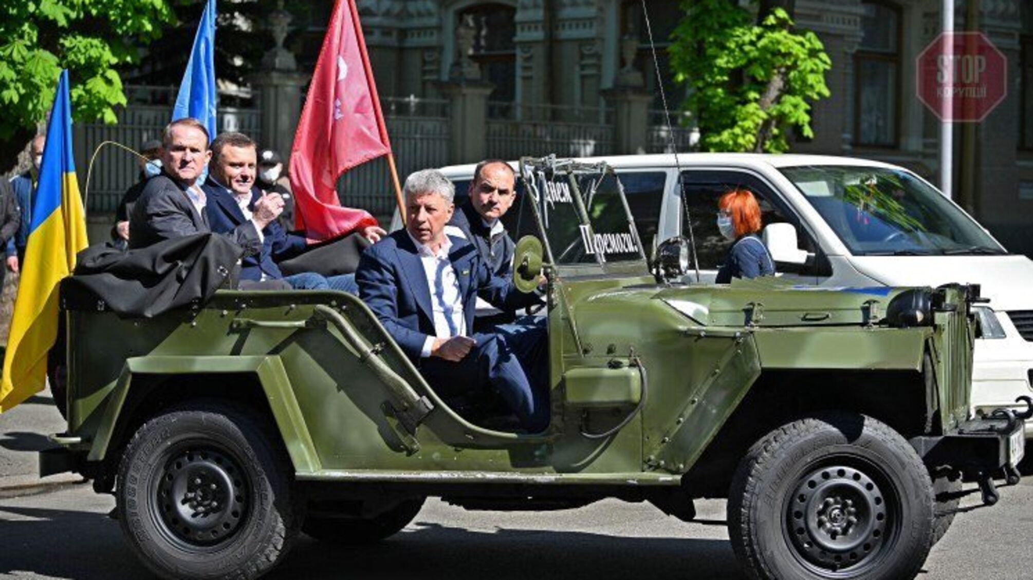 Зеленский: СНБО приостанавливает деятельность пророссийских партий в Украине