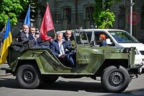 Зеленский: СНБО приостанавливает деятельность пророссийских партий в Украине