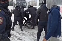 У Росії лише за пів дня затримано 600 росіян на антивоєнних мітингах (фото)