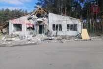 Россияне обстреляли село в Киевской области: разрушены два дома и магазин (фото)