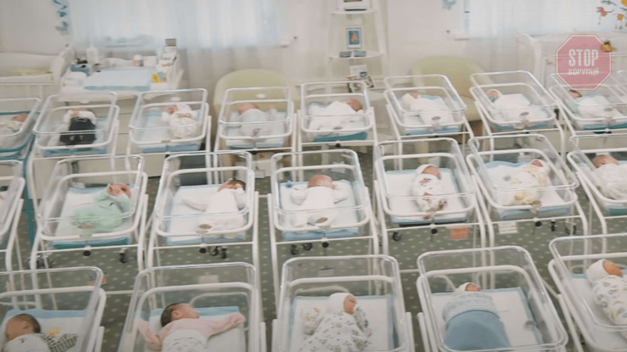 Сироти у Ворохті: питаннями прихистку займаються винятково державні служби опіки