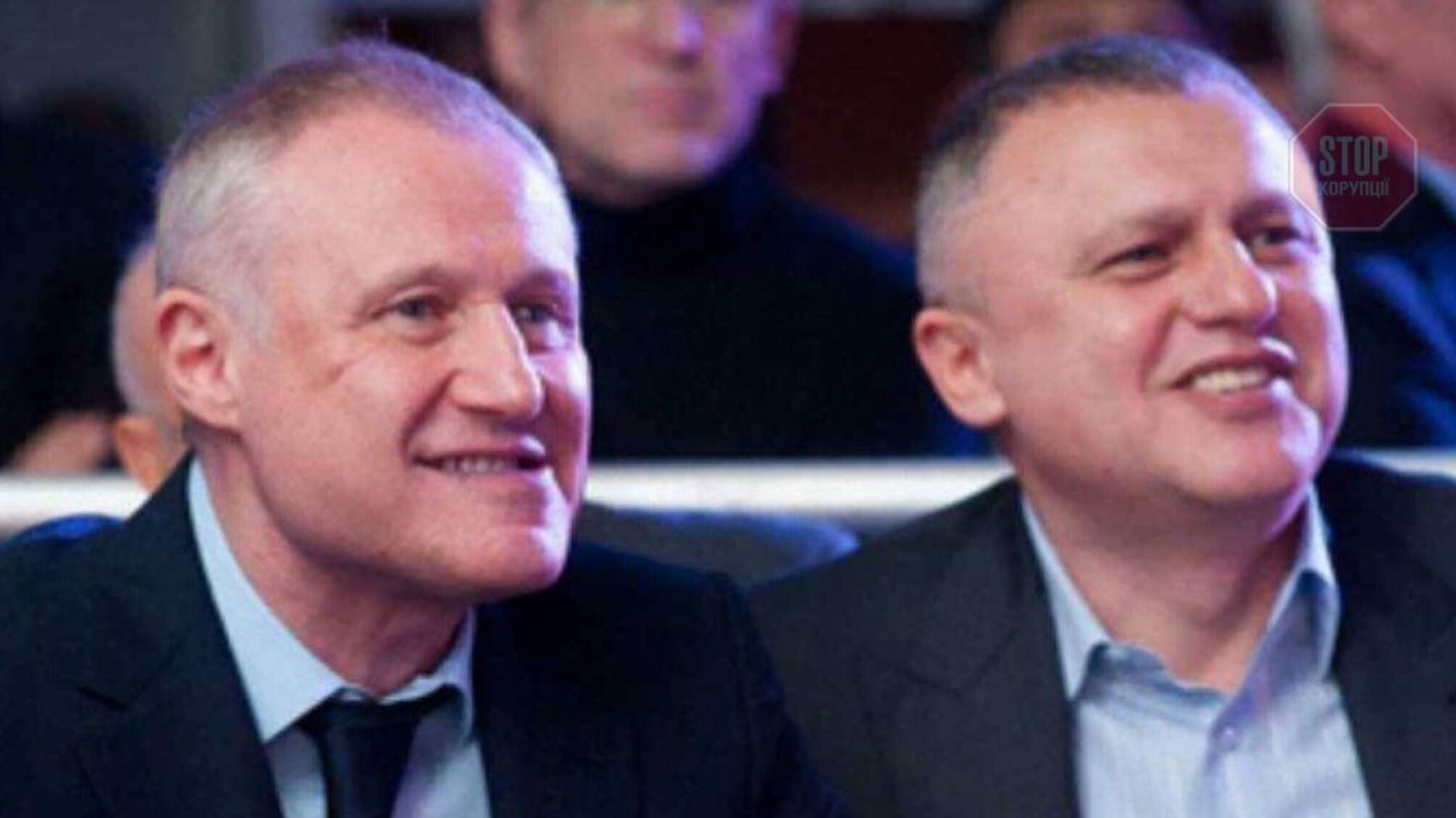 ДБР: закарпатські митники пропустили братів Суркісів без догляду