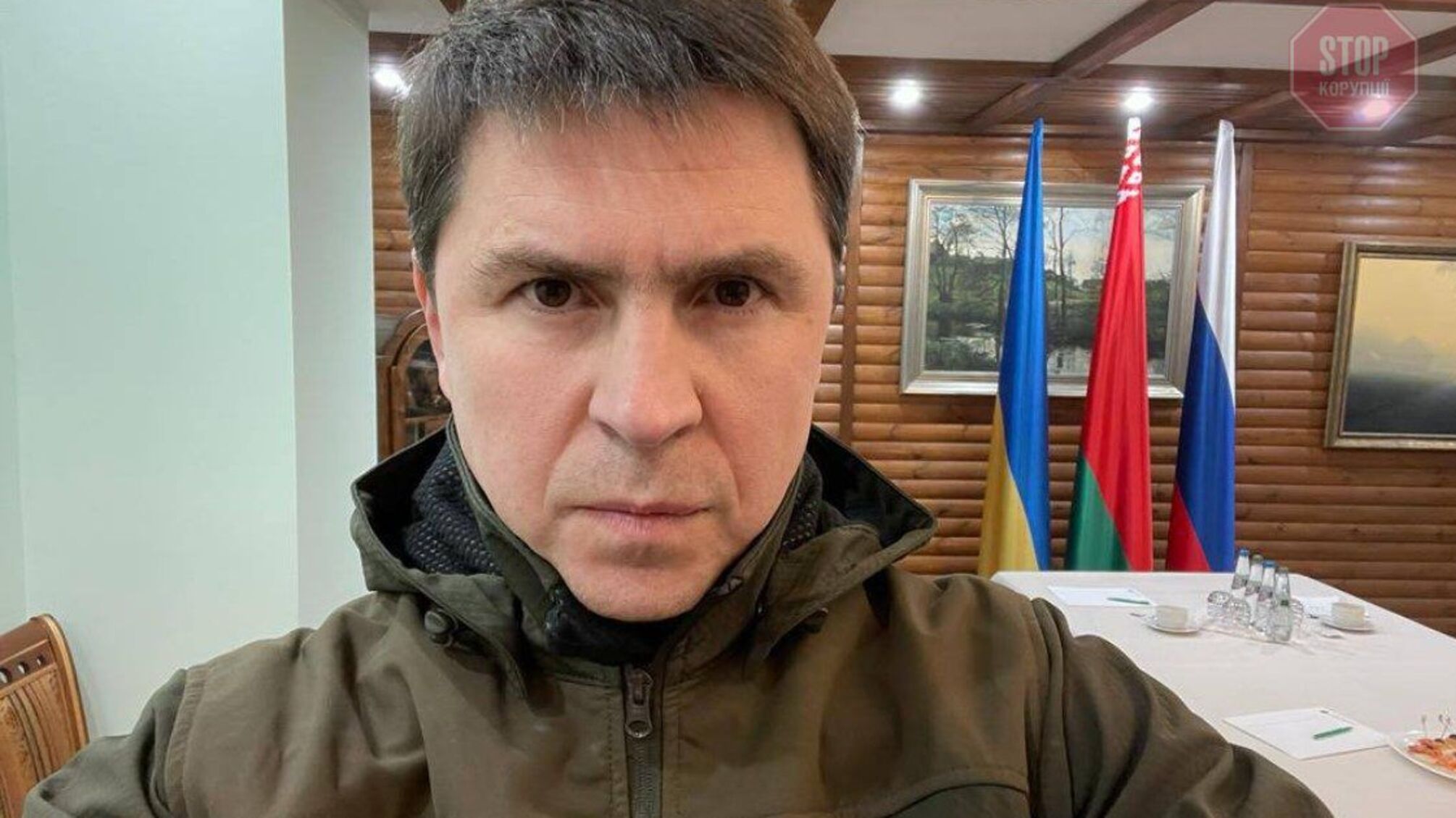 Подоляк: решение есть только по гуманитарным коридорам в местах ожесточенных боев