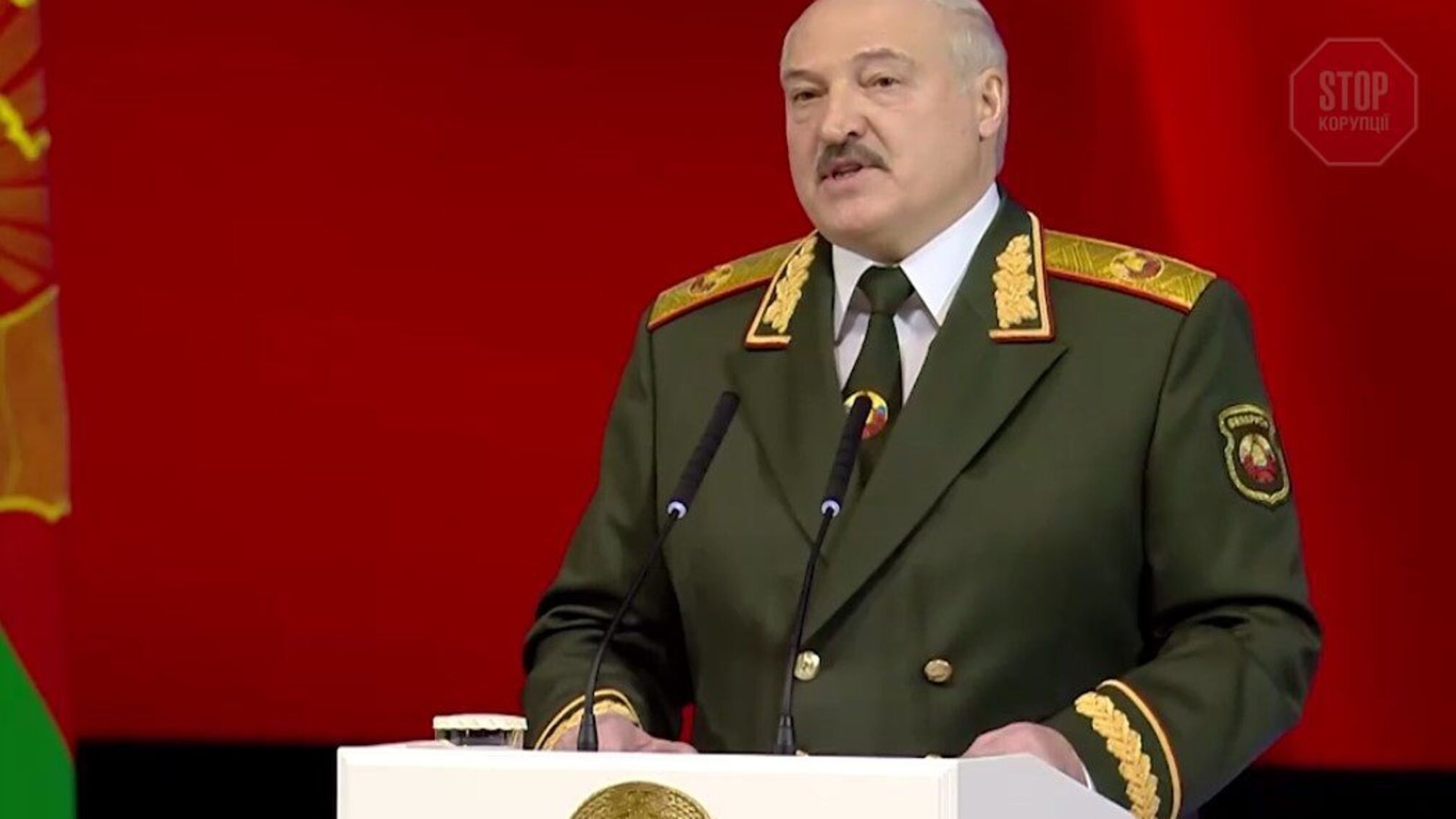 Лукашенко заявил, что Беларусь пытаются 'затолкать' в войну с Украиной