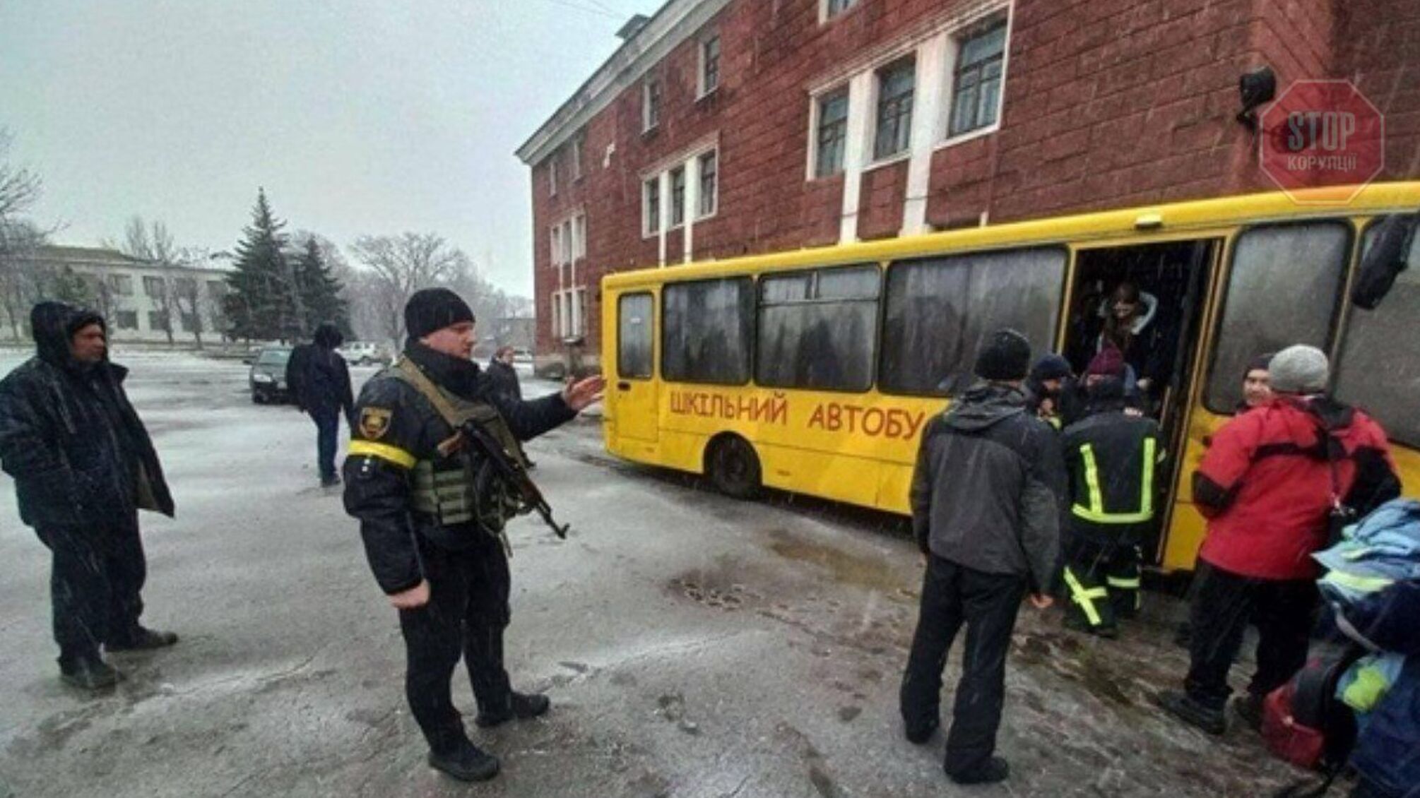 Маріуполь: з міста виїхали автобуси з більш ніж тисячею мирних жителів