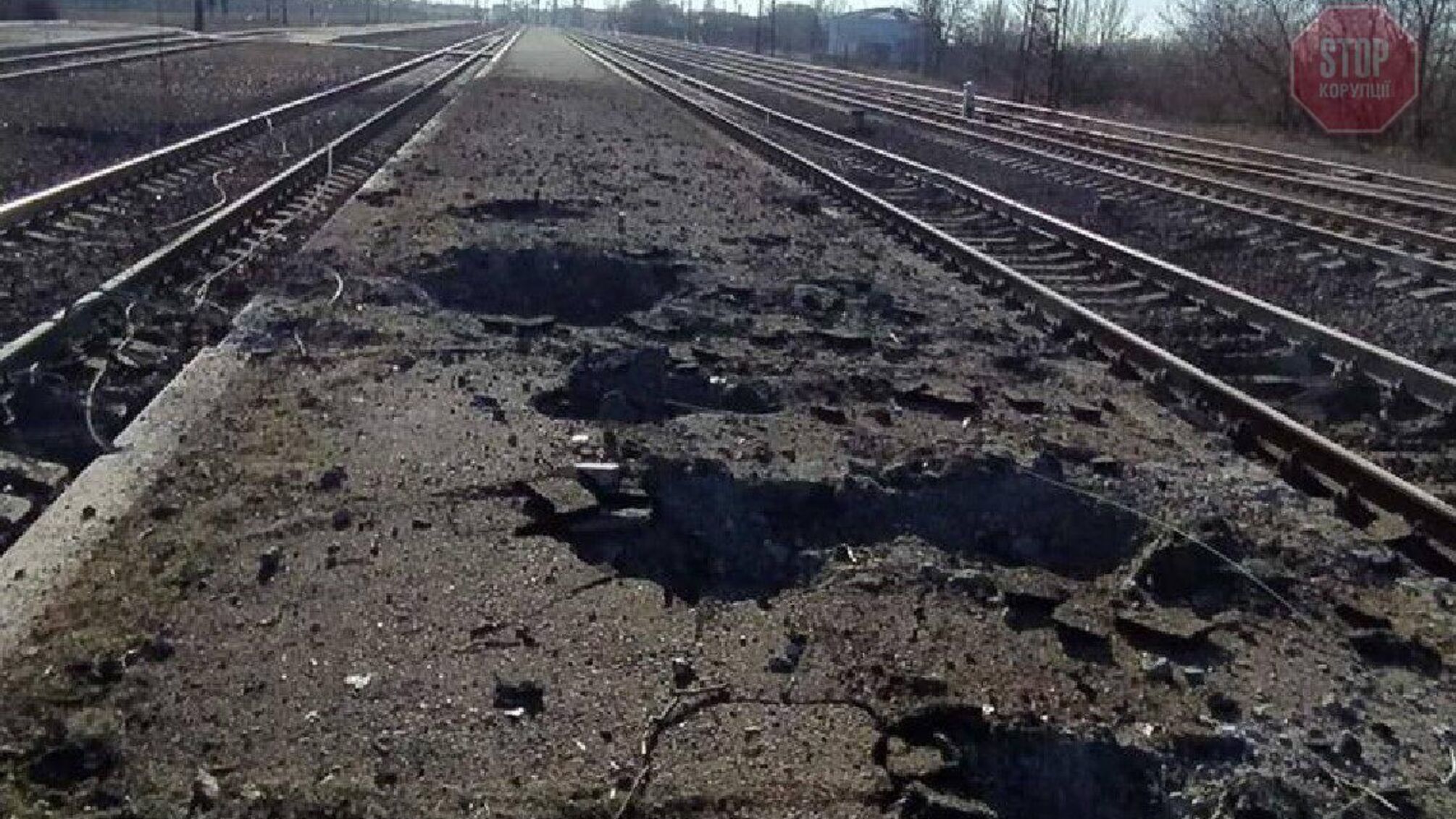 Укрзализныця: российская армия разбомбила станцию Очеретино в Донецкой области (фото)
