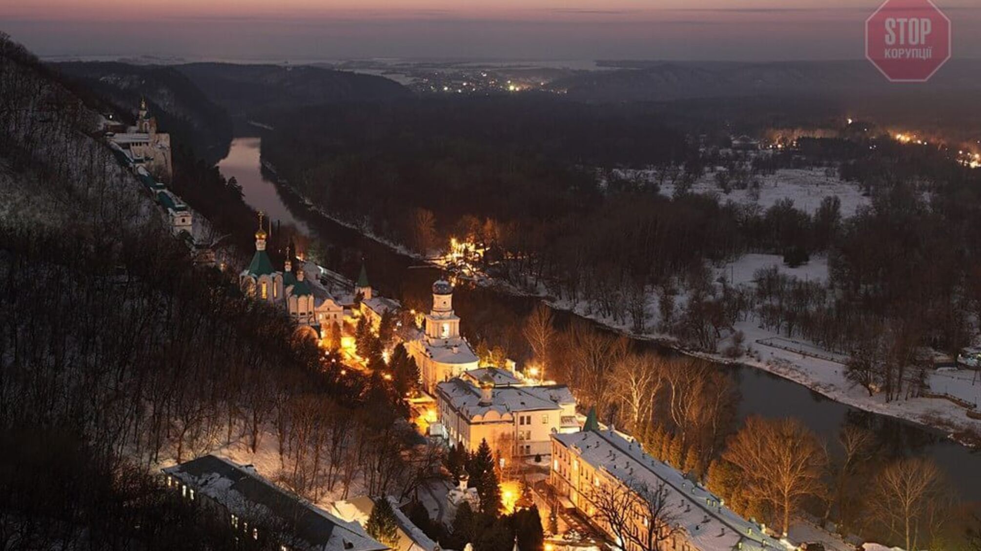Російський літак атакував історичну Святогірську лавру (відео)