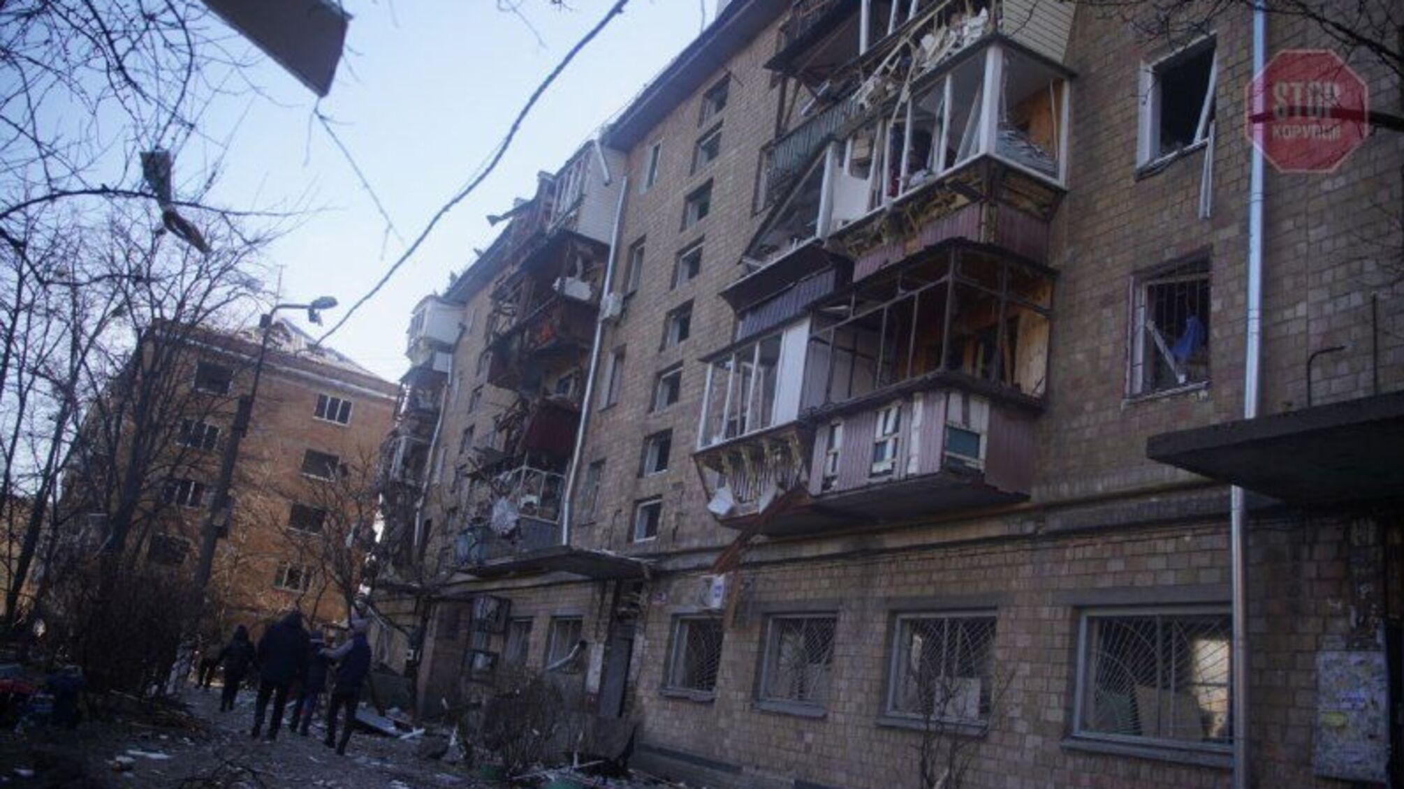В Киеве на жилой дом упала сбитая ракета, есть погибшие