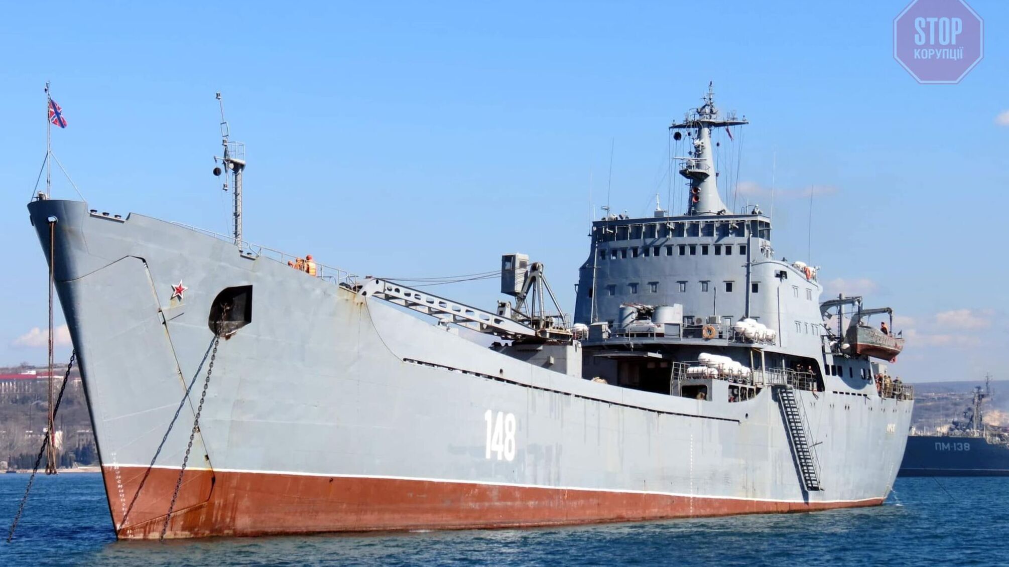 ВМС: В окупованому Бердянську знищено російський корабель (відео)