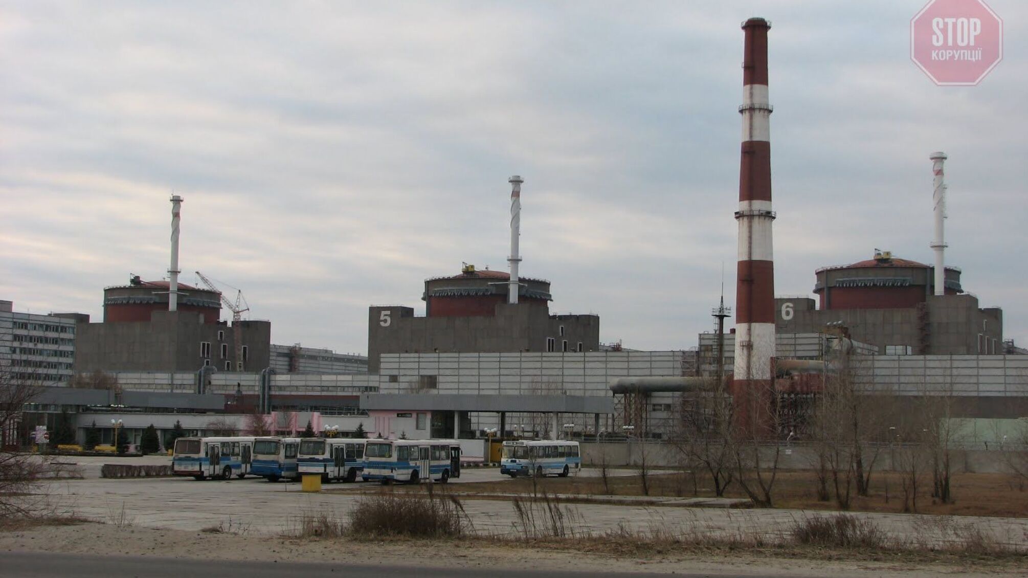 Нападение на Запорожскую АЭС: пожар ликвидирован, людям разрешили выйти из укрытий