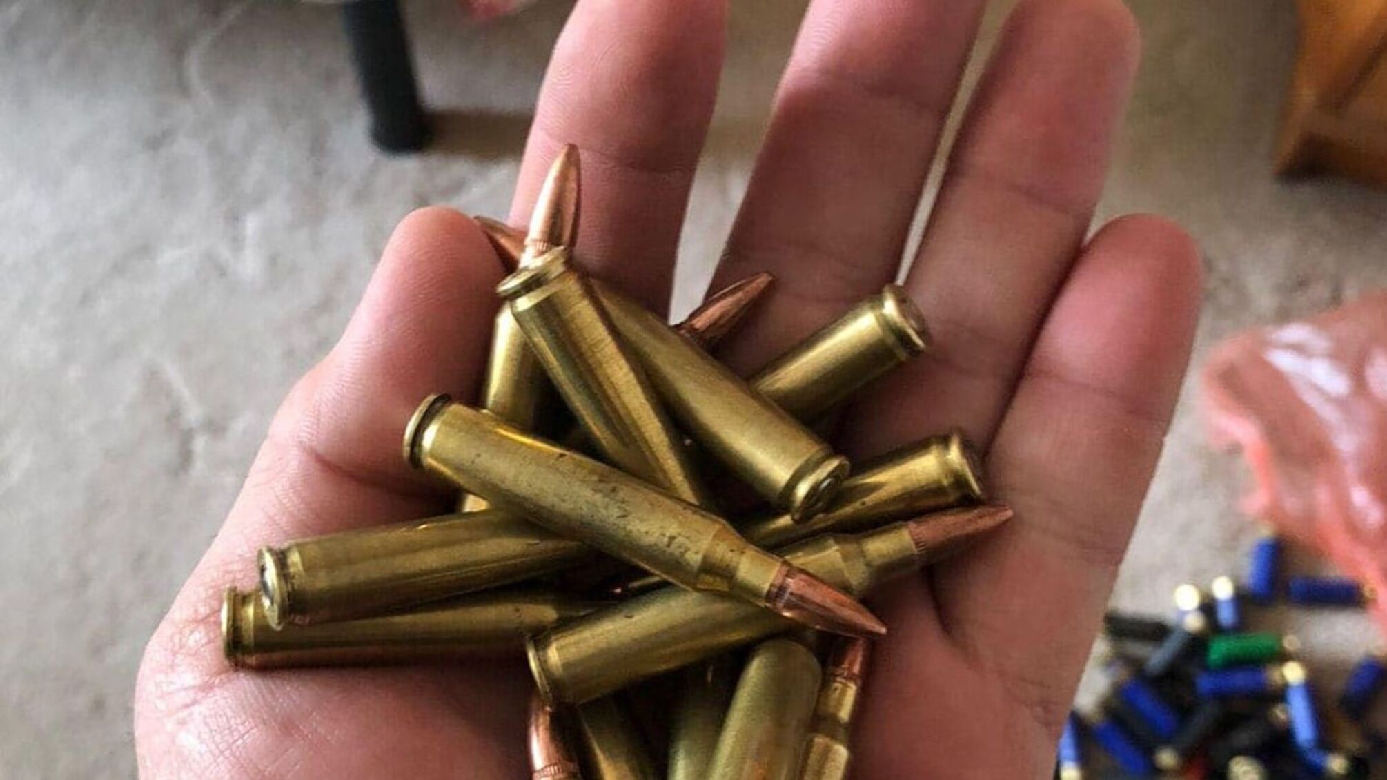 рука патроны