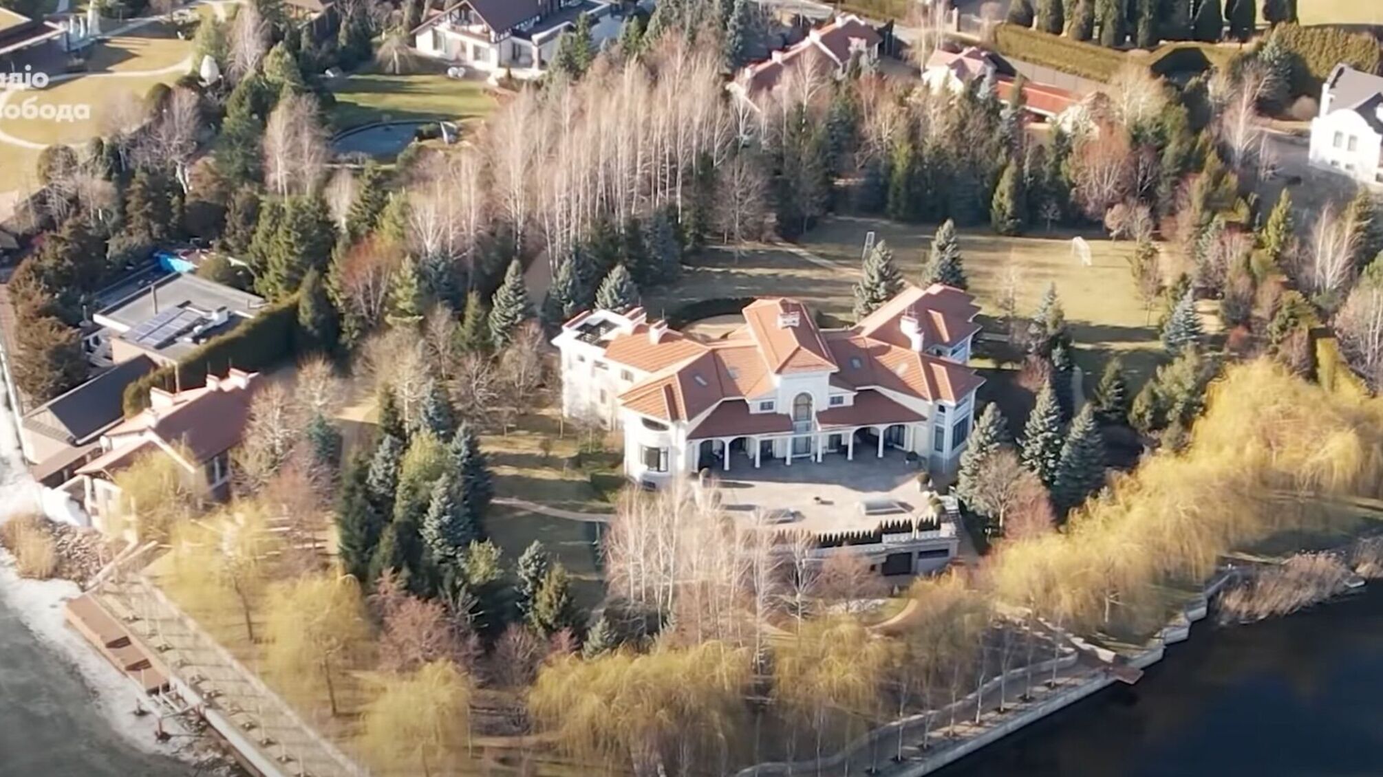 Будинок і ділянка