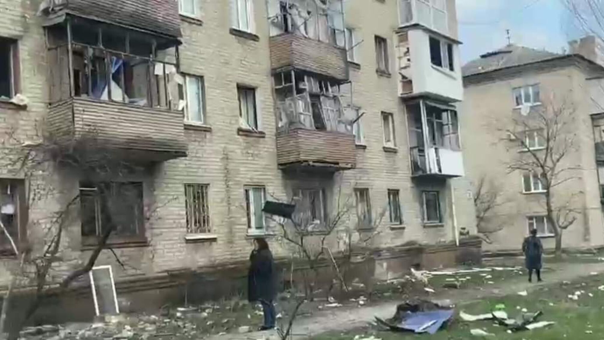 Оккупанты обстреляли школу и две многоэтажки Северодонецка