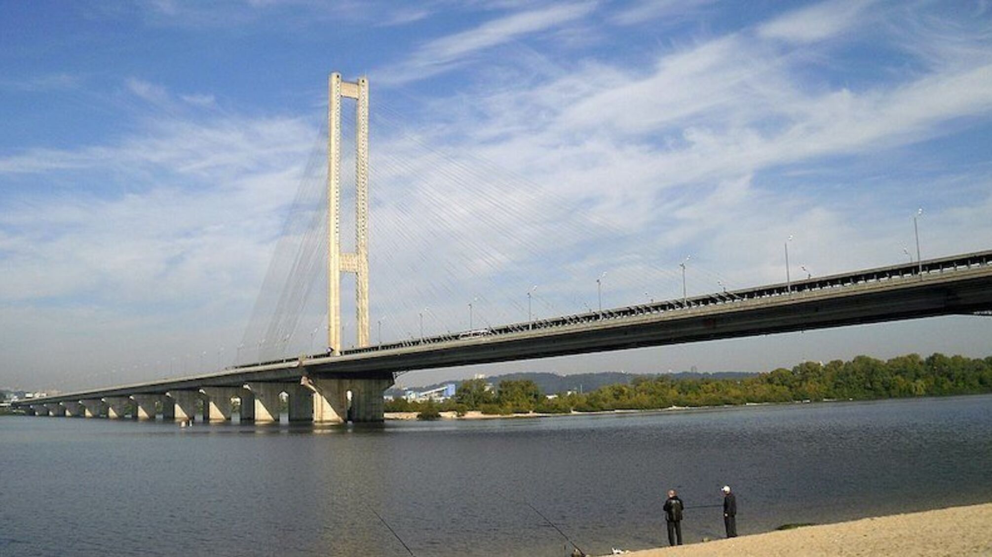 В Киеве открыли Южный мост для всего транспорта