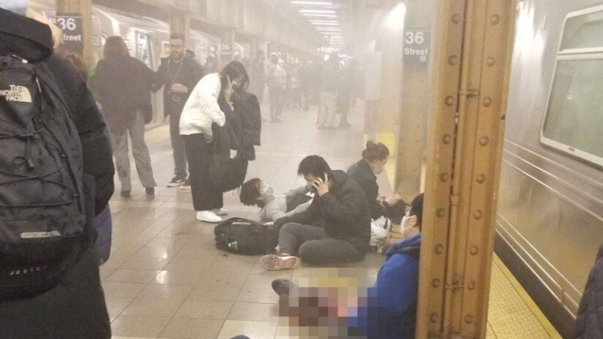 В метро Нью-Йорка произошла стрельба. Известно о 13 пострадавших
