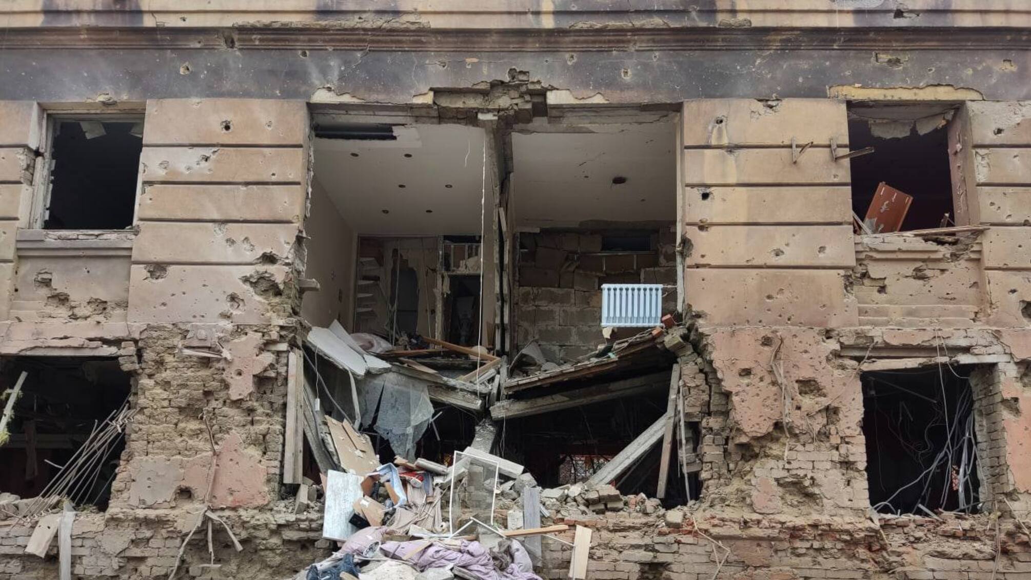 руины дома в Мариуполе