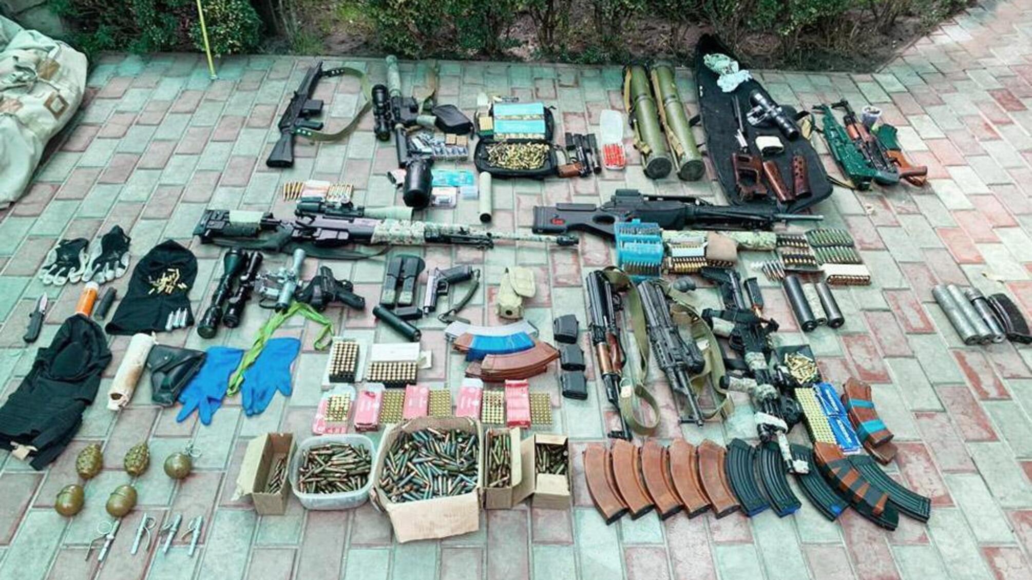 багато зброї