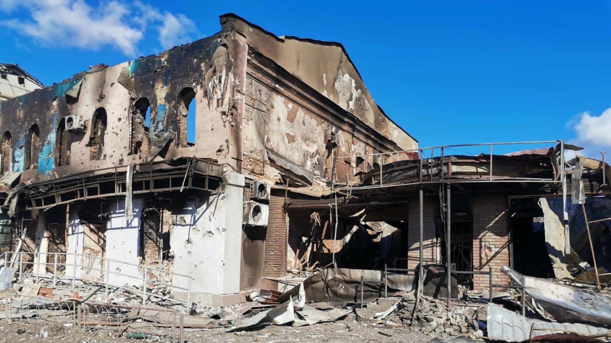 Изюм: жителям объявила о 'падении' Киева и вывозят в рф