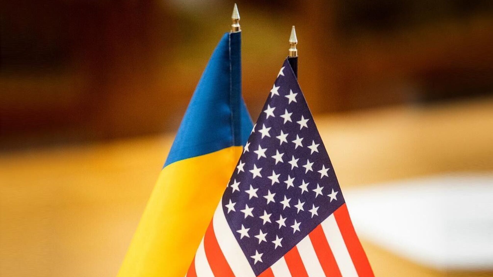 флаги Украины и США