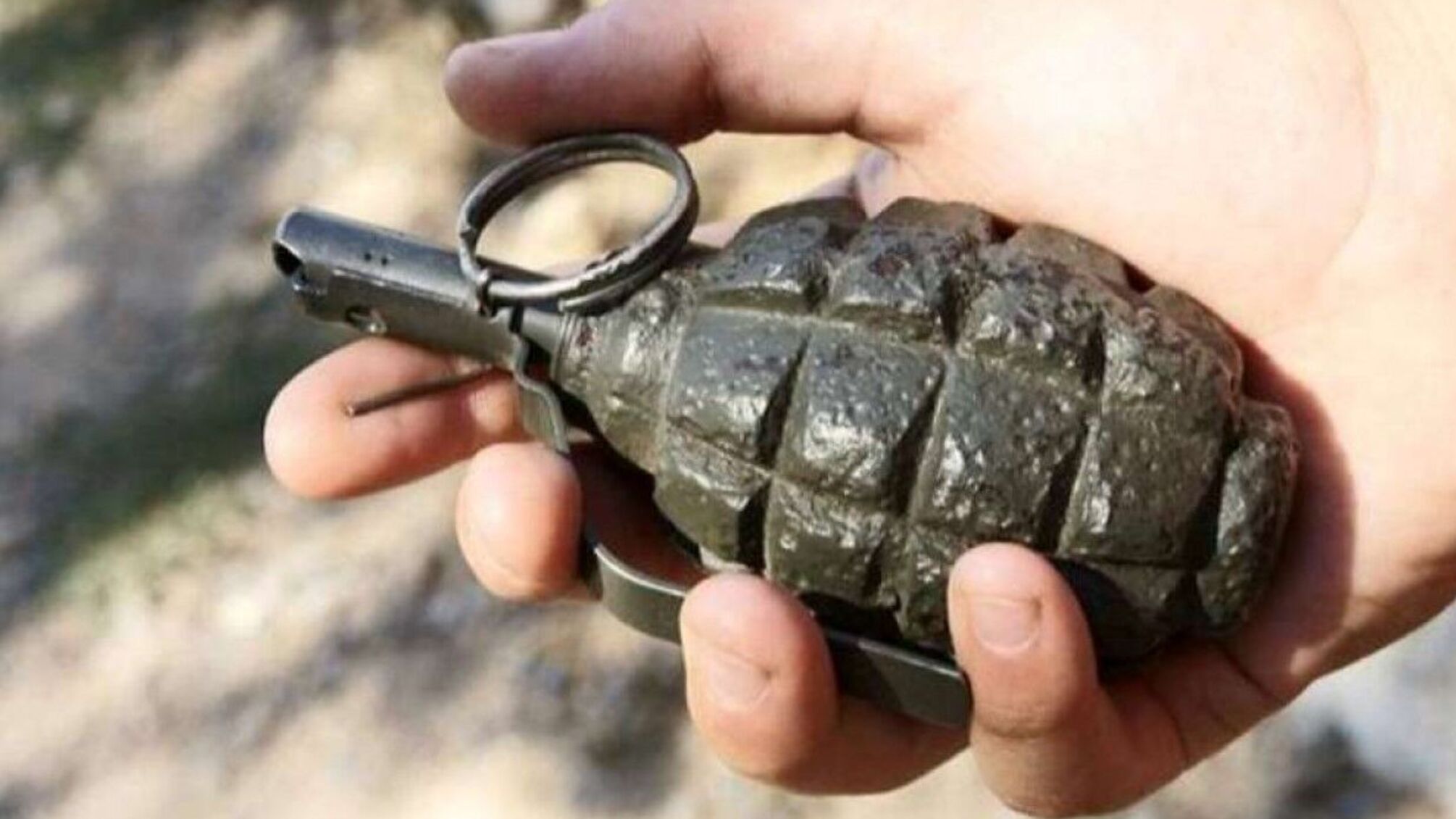 В Киевской области в многоэтажке жители обнаружили гранату: подробности