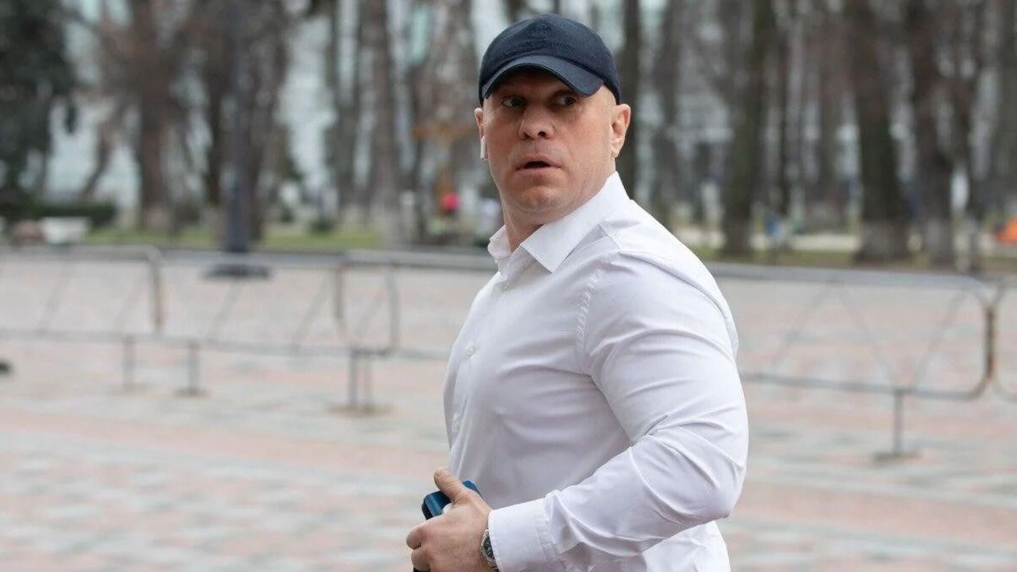 Кива в кепці