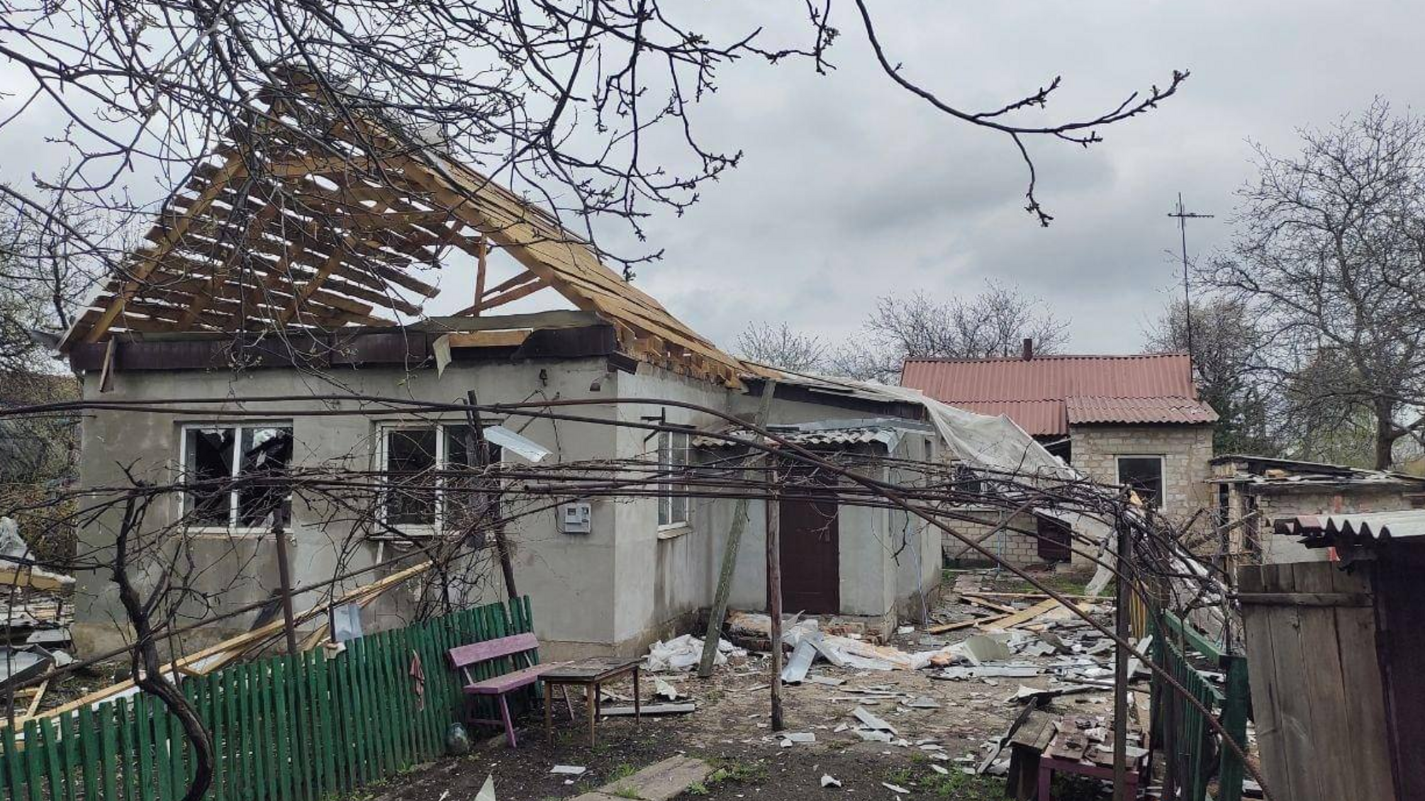 разрушенный частный дом