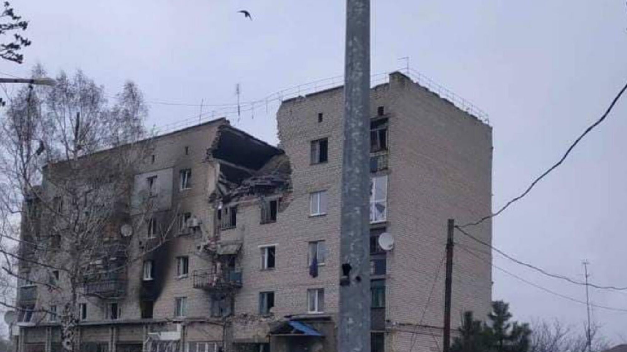 Разрушенная многоэтажка